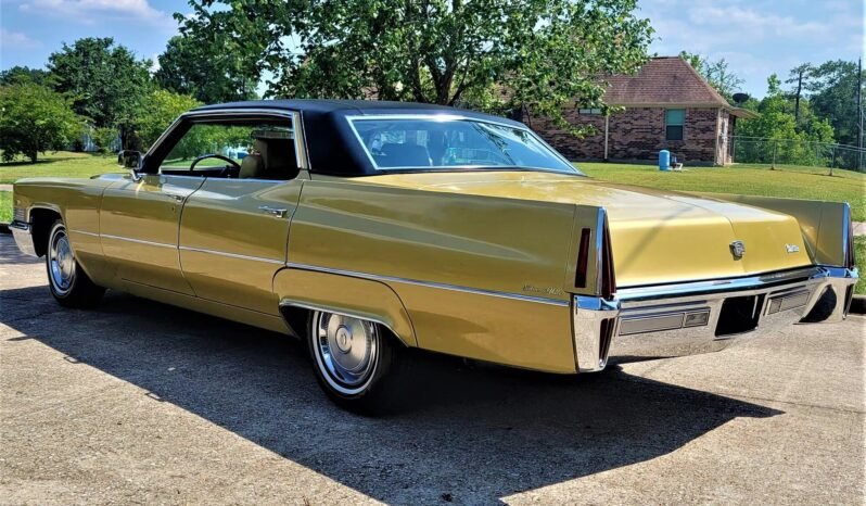 
								1970 Cadillac DeVille Sedan full									