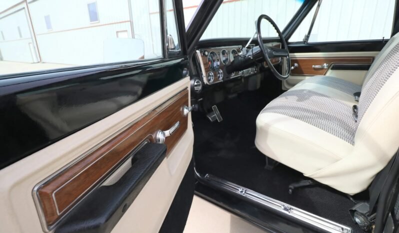 
								1972 Chevrolet C10 Cheyenne Pickup Truck full									