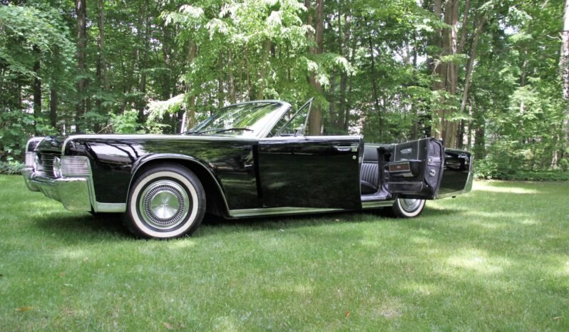 
								1965 Lincoln Continental Convertible V8 full									