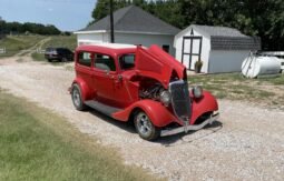 1934 Ford Tudor Deluxe 3-Speed