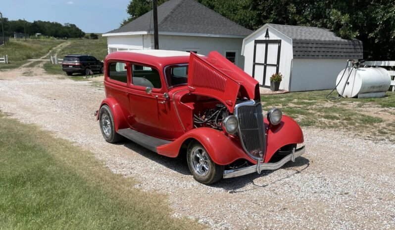 
								1934 Ford Tudor Deluxe 3-Speed full									