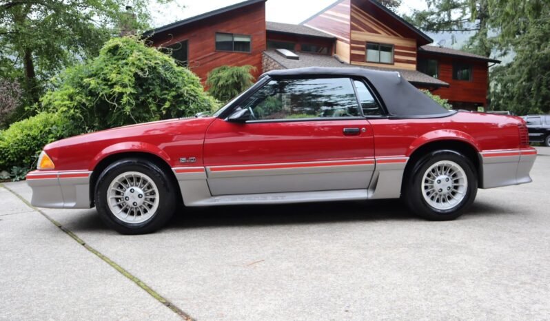
								1987 Ford Mustang GT Convertible full									