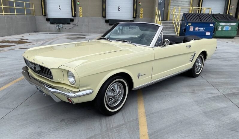 
								1966 Ford Mustang Convertible 3-Speed full									