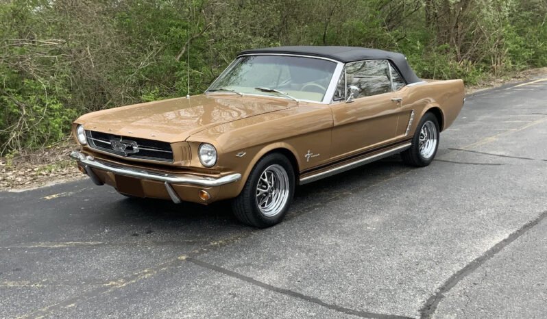 
								1964 Ford Mustang Soft Top full									