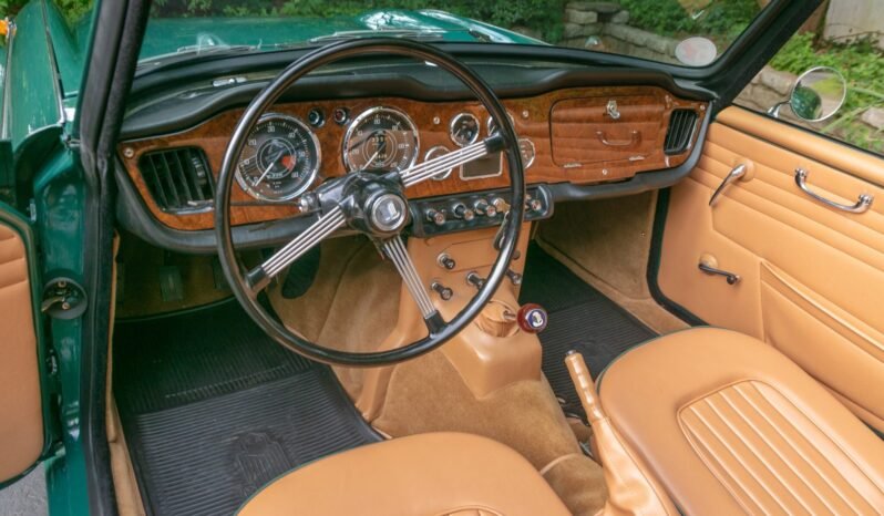 
								1966 Triumph TR4A IRS 2.1L full									