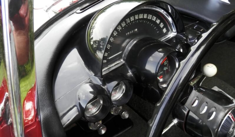 
								1962 Chevrolet Corvette Convertible full									