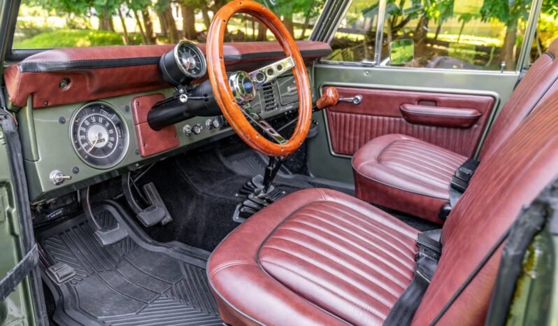 
								1972 Ford Bronco Green V8 full									