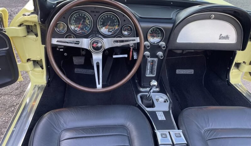 
								1966 Chevrolet Corvette C2 full									