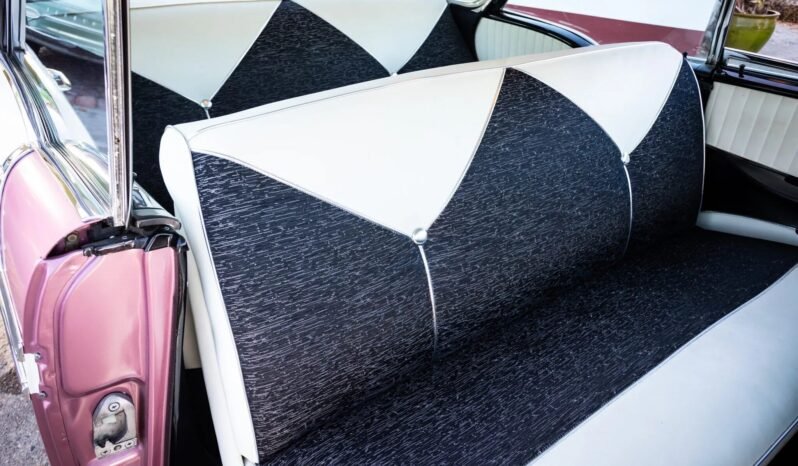 
								1956 Chevrolet Bel Air Sedan V8 full									