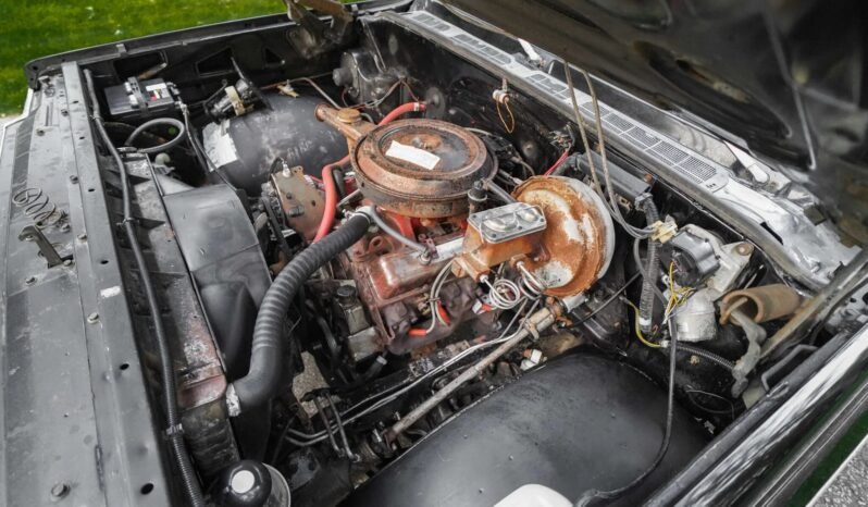 
								1976 GMC Suburban Sierra V8 full									