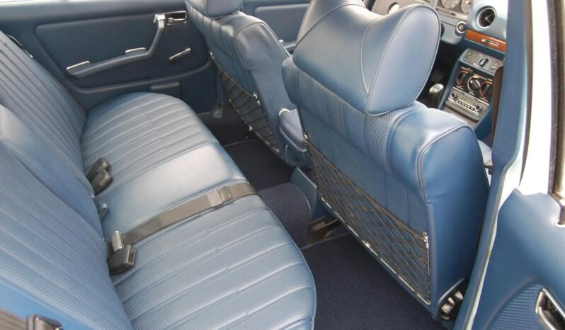 
								1979 Mercedes-Benz 240D 4-Speed full									