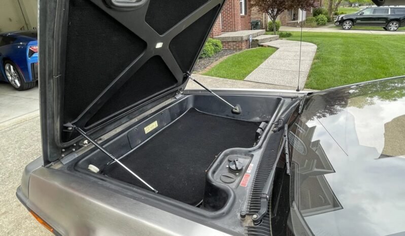 
								1981 DeLorean DMC-12 Stainless-Steel full									