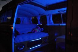 
										1974 Volkswagen Type 2 Camper Pop-Top full									