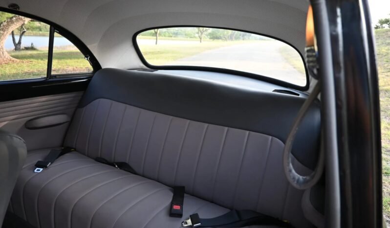 
								1950 Ford Deluxe Tudor Sedan V8 full									