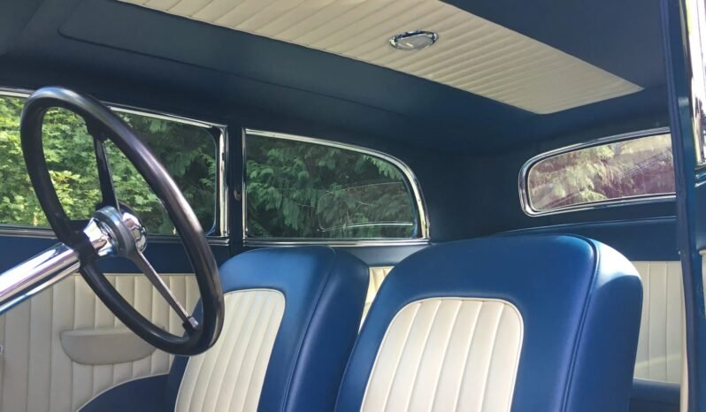 
								1933 Ford Tudor Hi-Boy Hot Rod full									