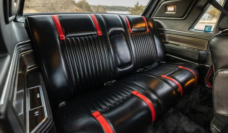 
								1982 Lincoln Continental Mark VI V8 full									