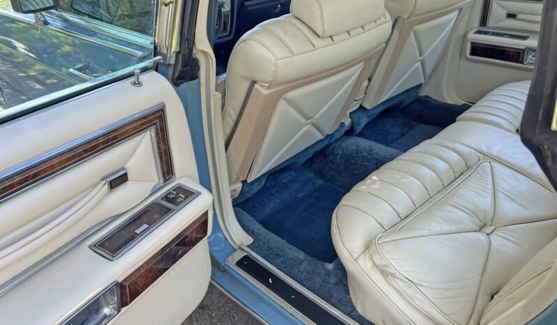 
								1978 Lincoln Continental Town Car V8 full									