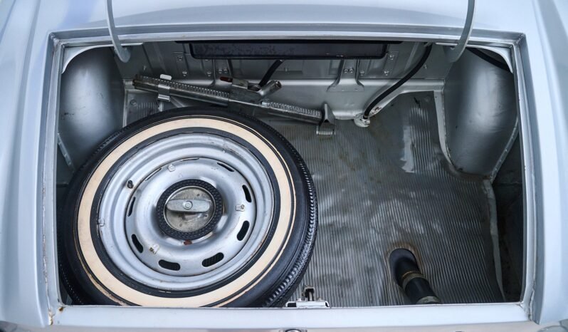 
								1970 Datsun 2000 Silver full									