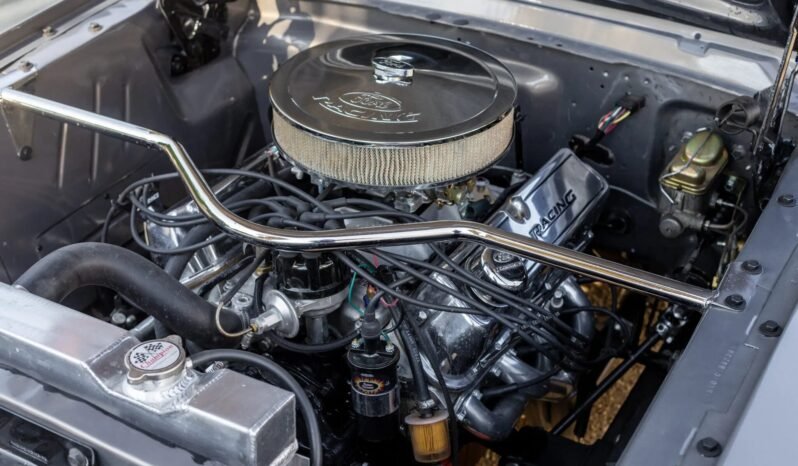
								1965 Ford Mustang 4-Speed V8 full									