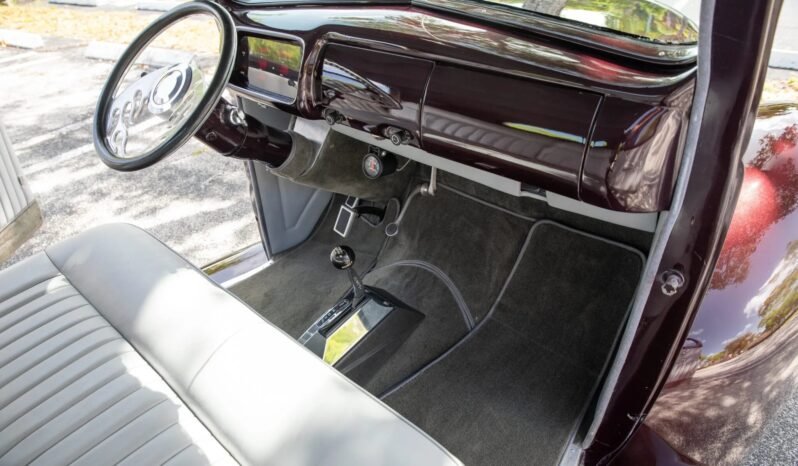 
								1940 Ford Coupe Street Rod V8 full									