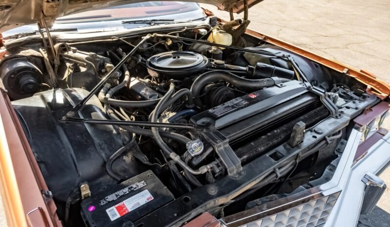 
								1974 Cadillac DeVille Sedan V8 full									