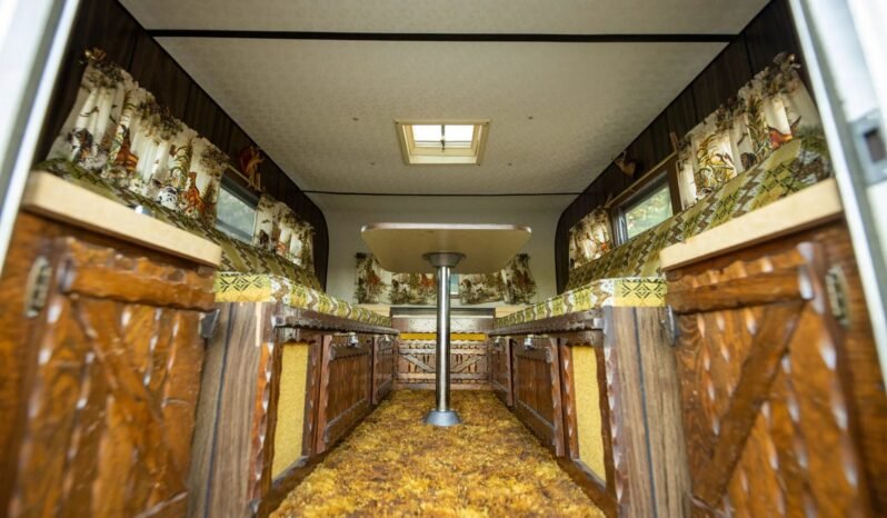 
								1977 GMC C1500 Sierra Classic Camper V8 full									