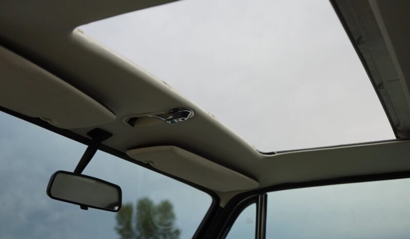 
								1972 BMW 2002tii 4-Speed full									