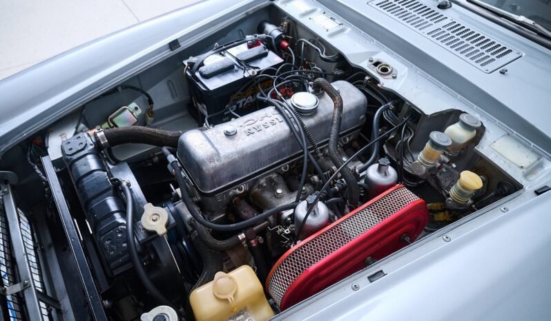 
								1970 Datsun 2000 Silver full									