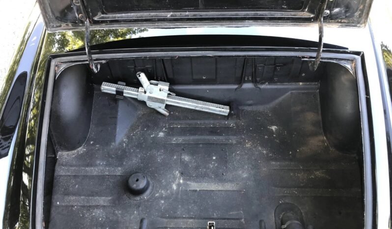 
								1969 Datsun 2000 Roadster full									