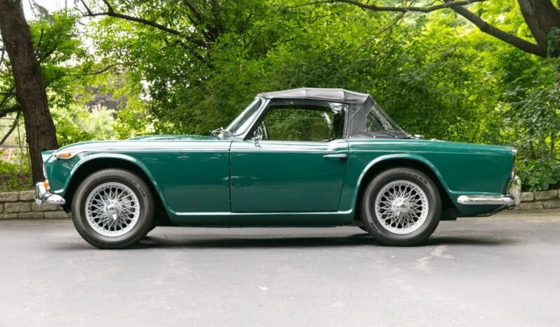 
								1966 Triumph TR4A IRS 2.1L full									