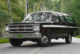 1976 GMC Suburban Sierra V8