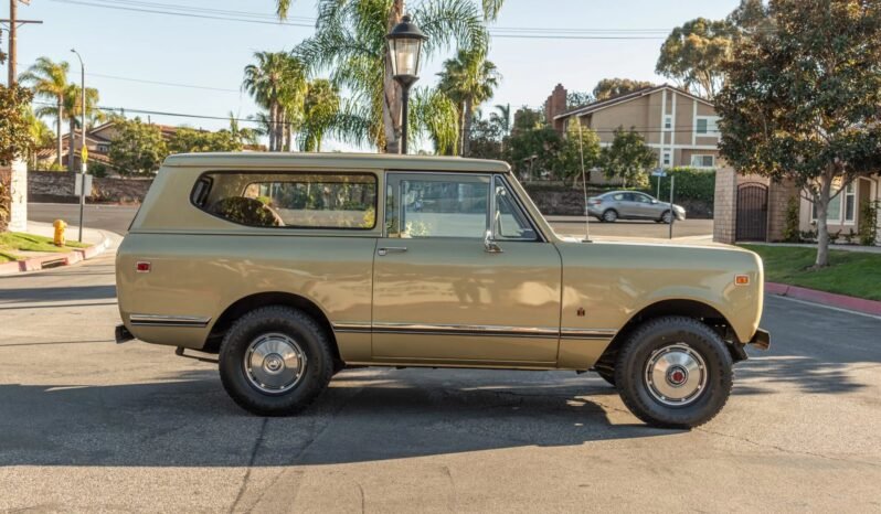 
								1972 International Harvester Scout II 4X4 Traveltop full									