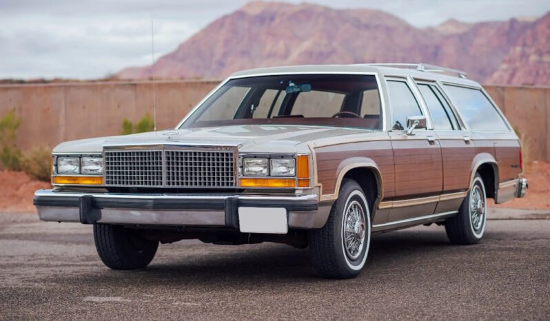 
								1981 Ford LTD Country Squire Wagon full									