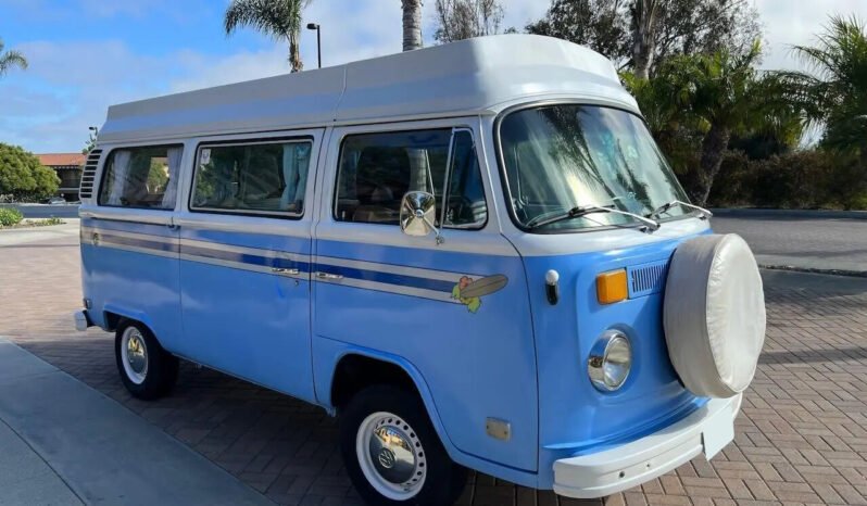 
								1974 Volkswagen Type 2 Camper Pop-Top full									