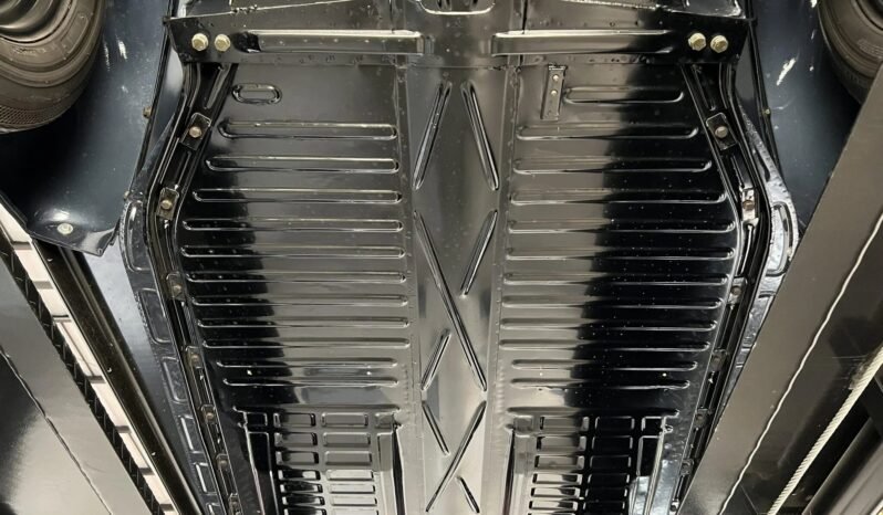 
								1953 Volkswagen Beetle full									