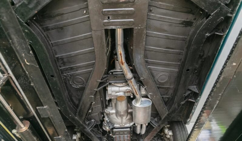 
								1966 Triumph TR4A IRS 2.1L full									