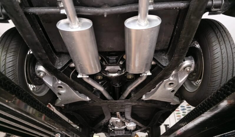 
								1966 Triumph TR4A IRS 2.1L full									