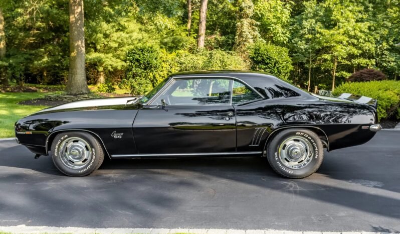 
								1969 Chevrolet Camaro RS/SS 4-Speed full									