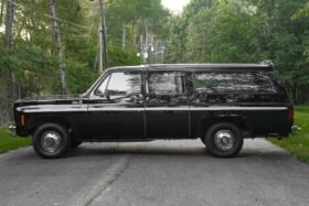 1976 GMC Suburban Sierra V8