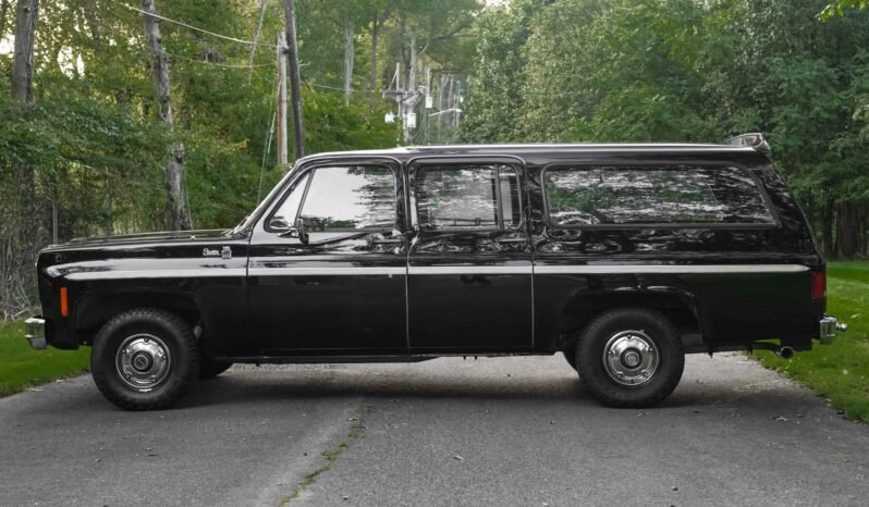 
								1976 GMC Suburban Sierra V8 full									