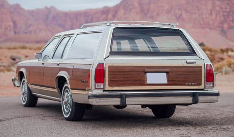 
								1981 Ford LTD Country Squire Wagon full									
