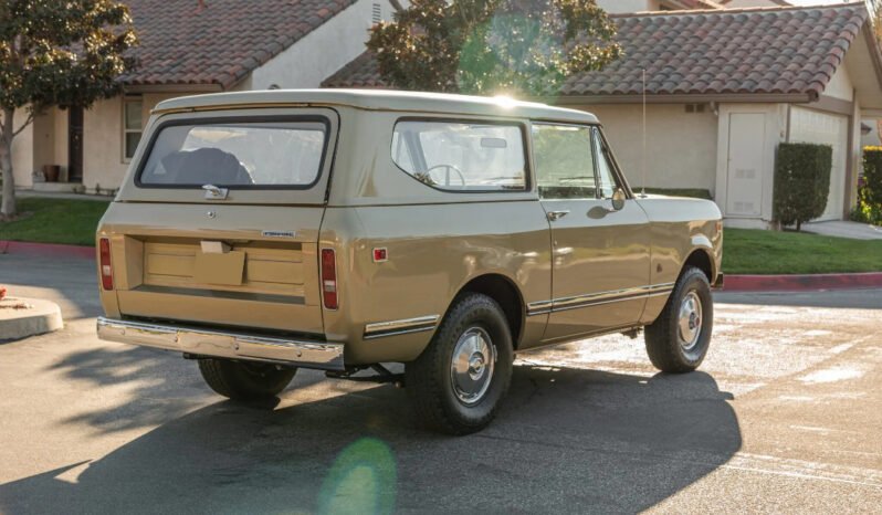 
								1972 International Harvester Scout II 4X4 Traveltop full									