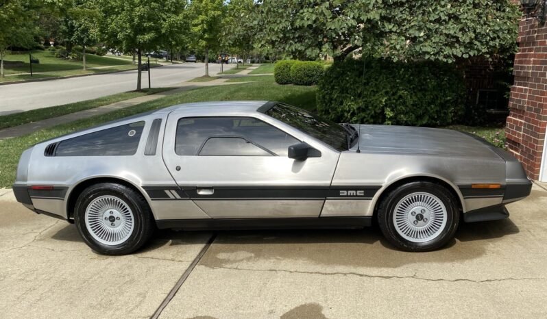 
								1981 DeLorean DMC-12 Stainless-Steel full									