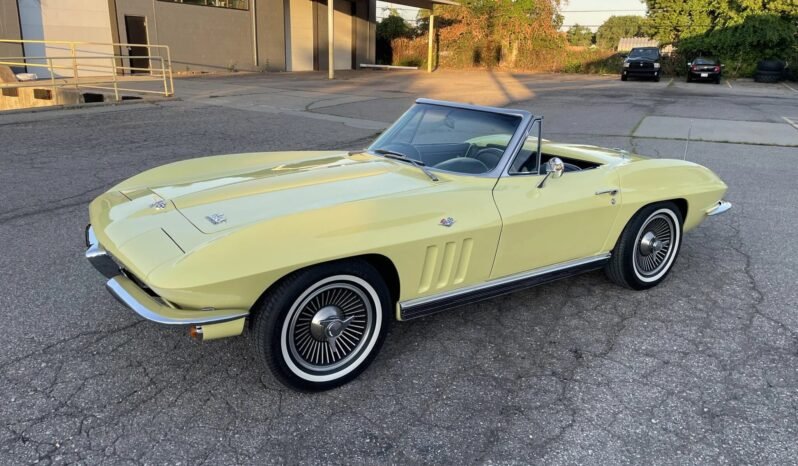 
								1966 Chevrolet Corvette C2 full									