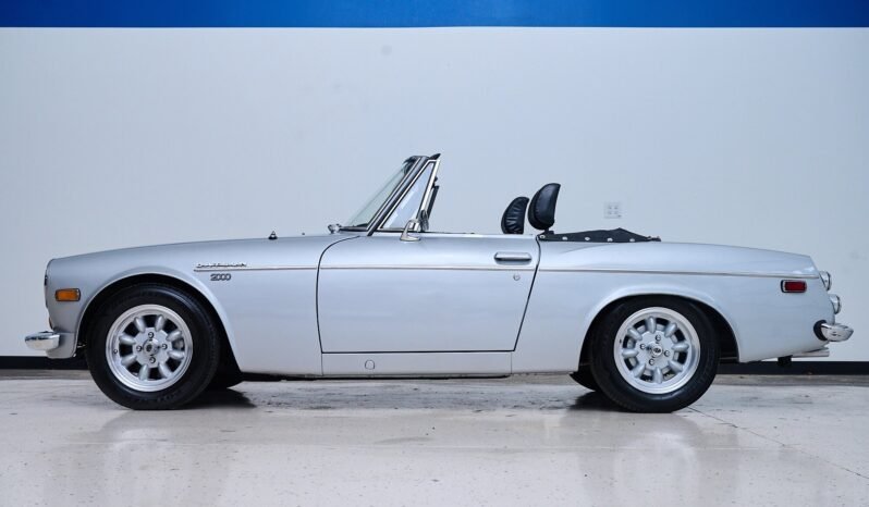 
								1970 Datsun 2000 Silver full									