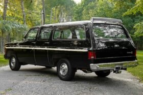1976 GMC Suburban Sierra V8