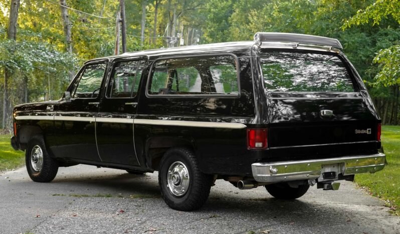 
								1976 GMC Suburban Sierra V8 full									