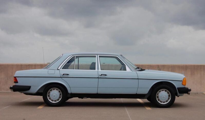 
								1979 Mercedes-Benz 240D 4-Speed full									