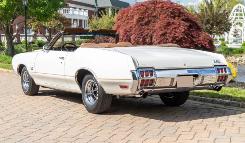 
								1972 Oldsmobile Cutlass Supreme 442 V8 full									