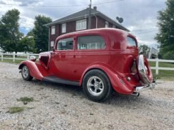 1934 Ford Tudor Deluxe 3-Speed